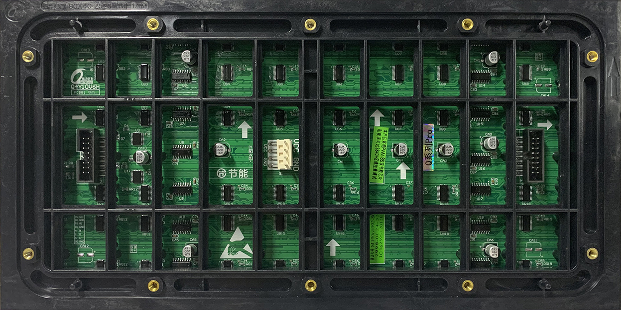 P 4 بورد شاشات  خارجي